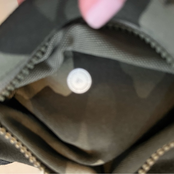 Lulu lemon running top. Never been worn! - Picture 2 of 4